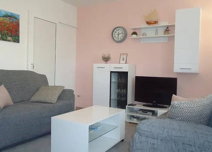 Apartment By The Sea - 6717 Makarska