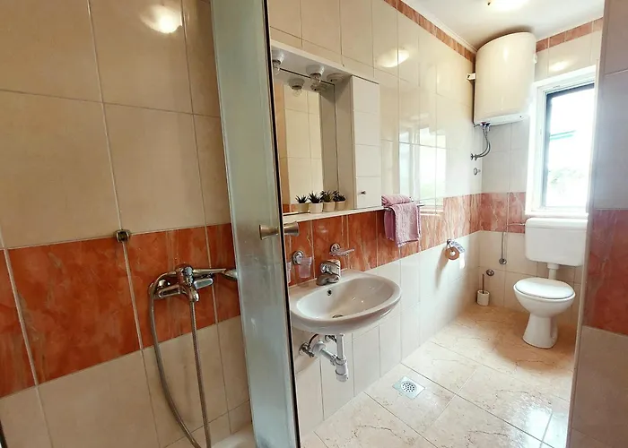 Apartment By The Sea - 6717 Makarska