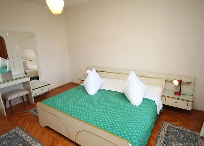 By The Sea - 6717 * Makarska