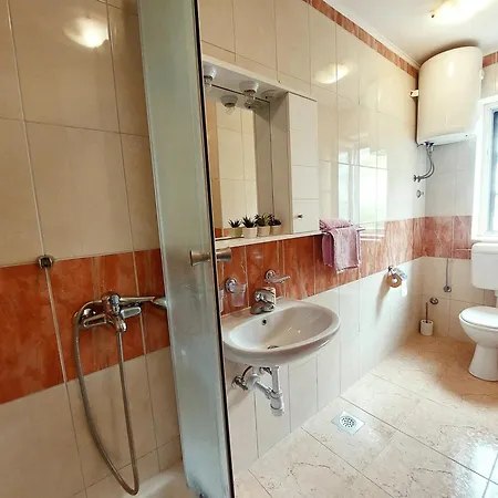 Apartment By The Sea - 6717 Makarska